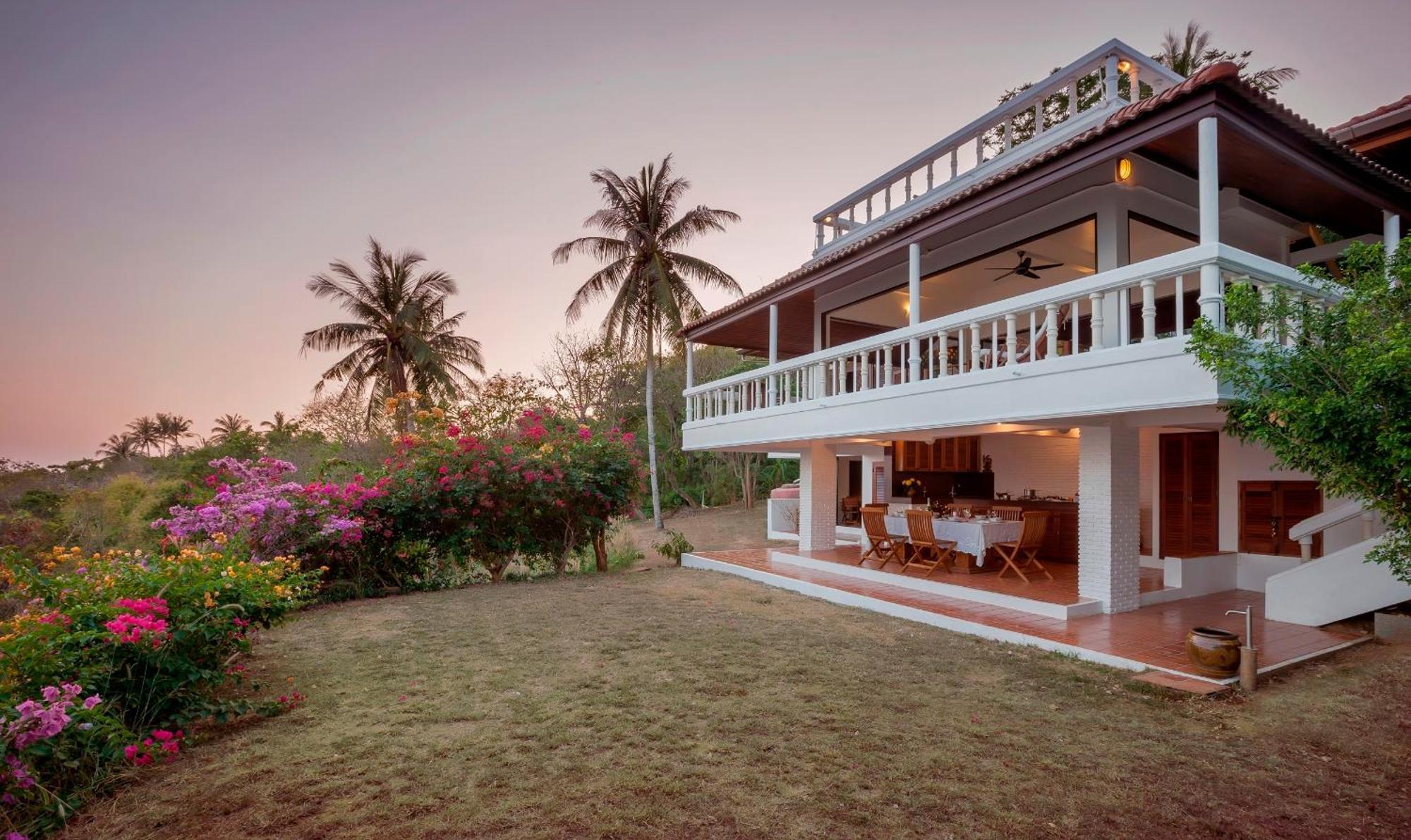 Baan Khunying - Secluded Phuket Beachfront Villa Rawai Exterior photo