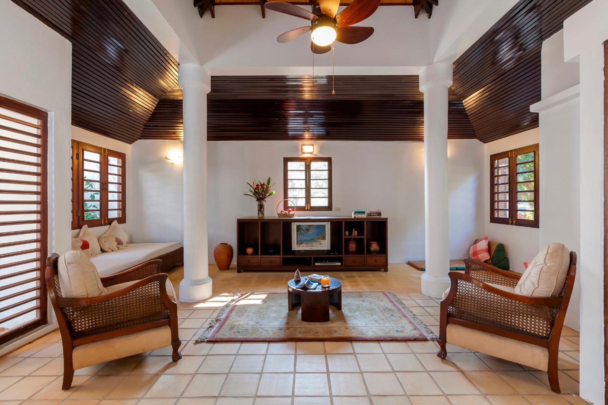 Baan Khunying - Secluded Phuket Beachfront Villa Rawai Exterior photo
