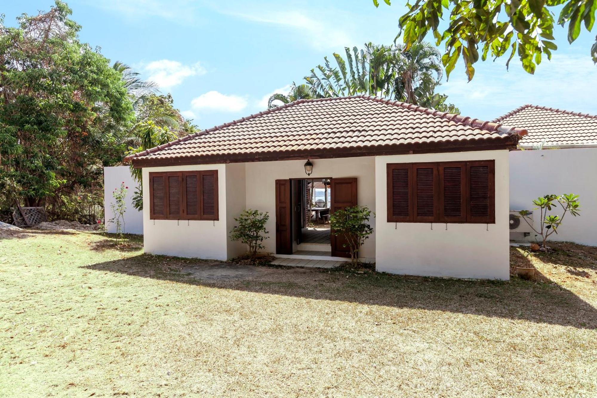 Baan Khunying - Secluded Phuket Beachfront Villa Rawai Exterior photo