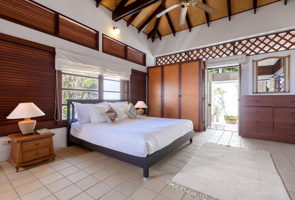 Baan Khunying - Secluded Phuket Beachfront Villa Rawai Room photo