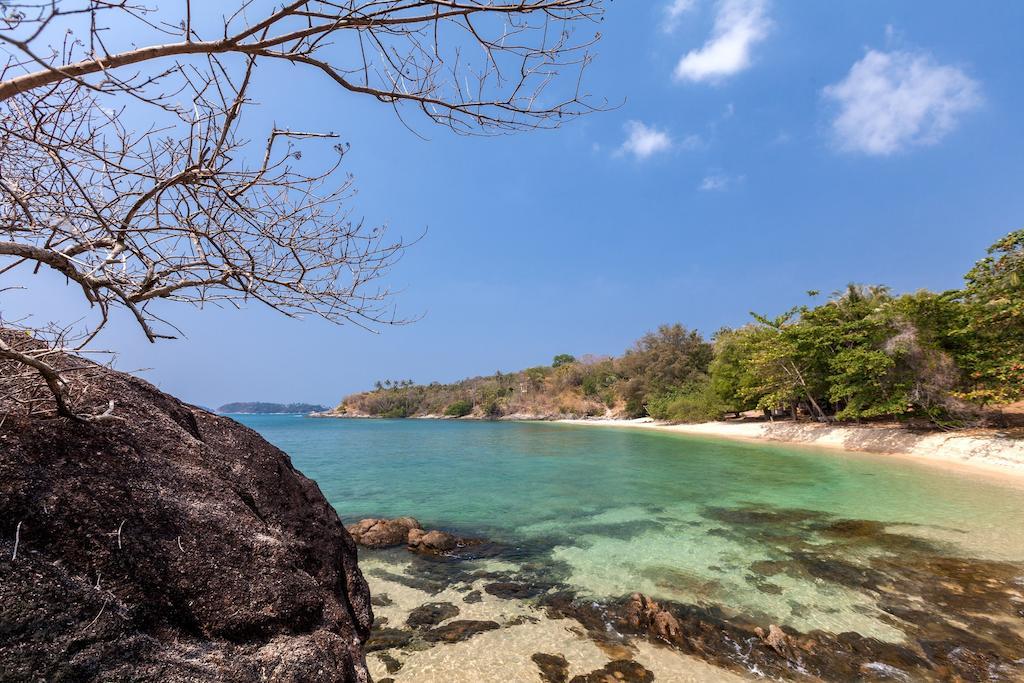 Baan Khunying - Secluded Phuket Beachfront Villa Rawai Room photo