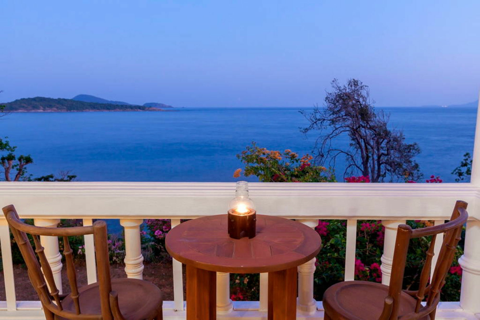 Baan Khunying - Secluded Phuket Beachfront Villa Rawai Exterior photo