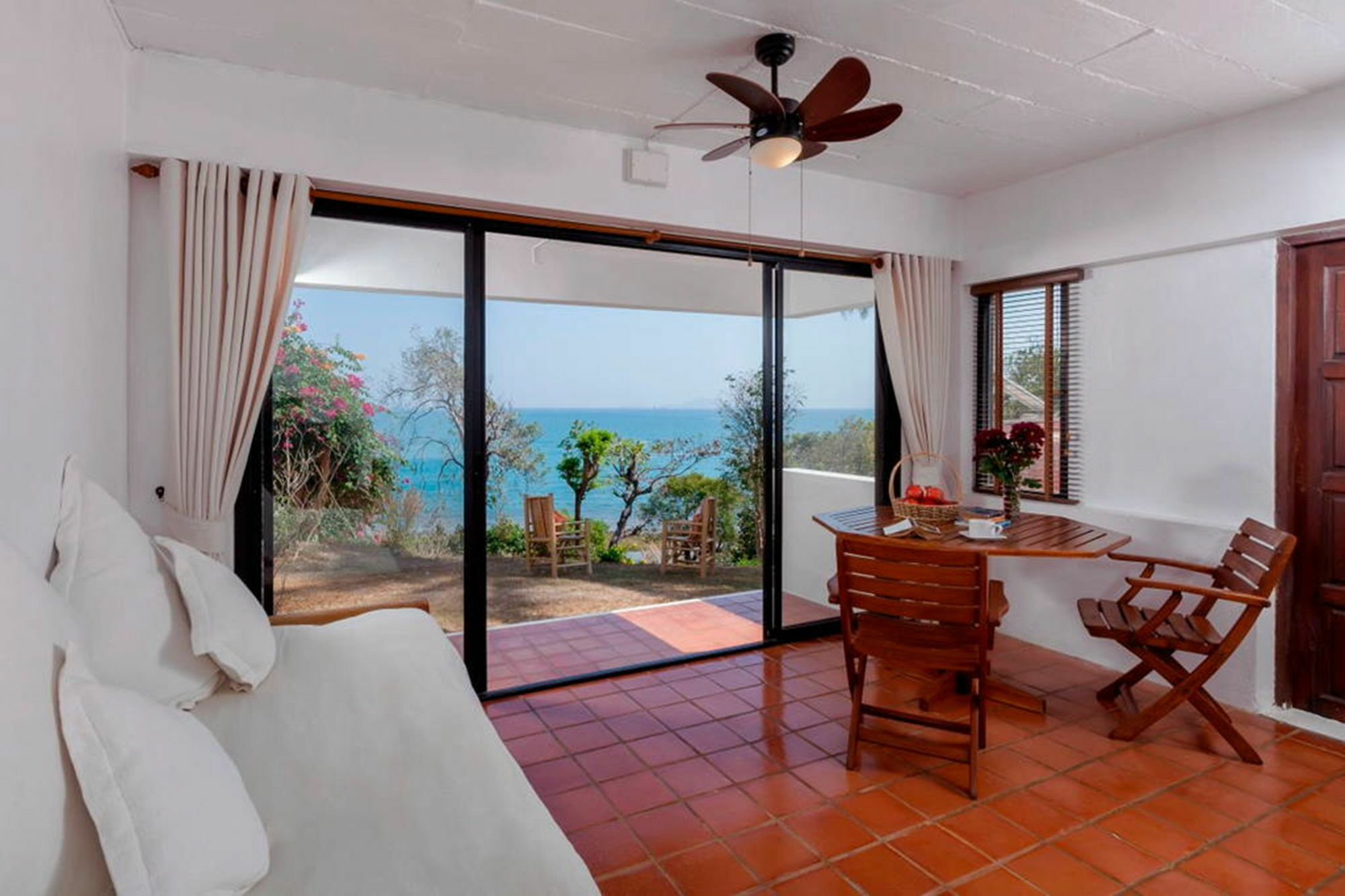 Baan Khunying - Secluded Phuket Beachfront Villa Rawai Exterior photo