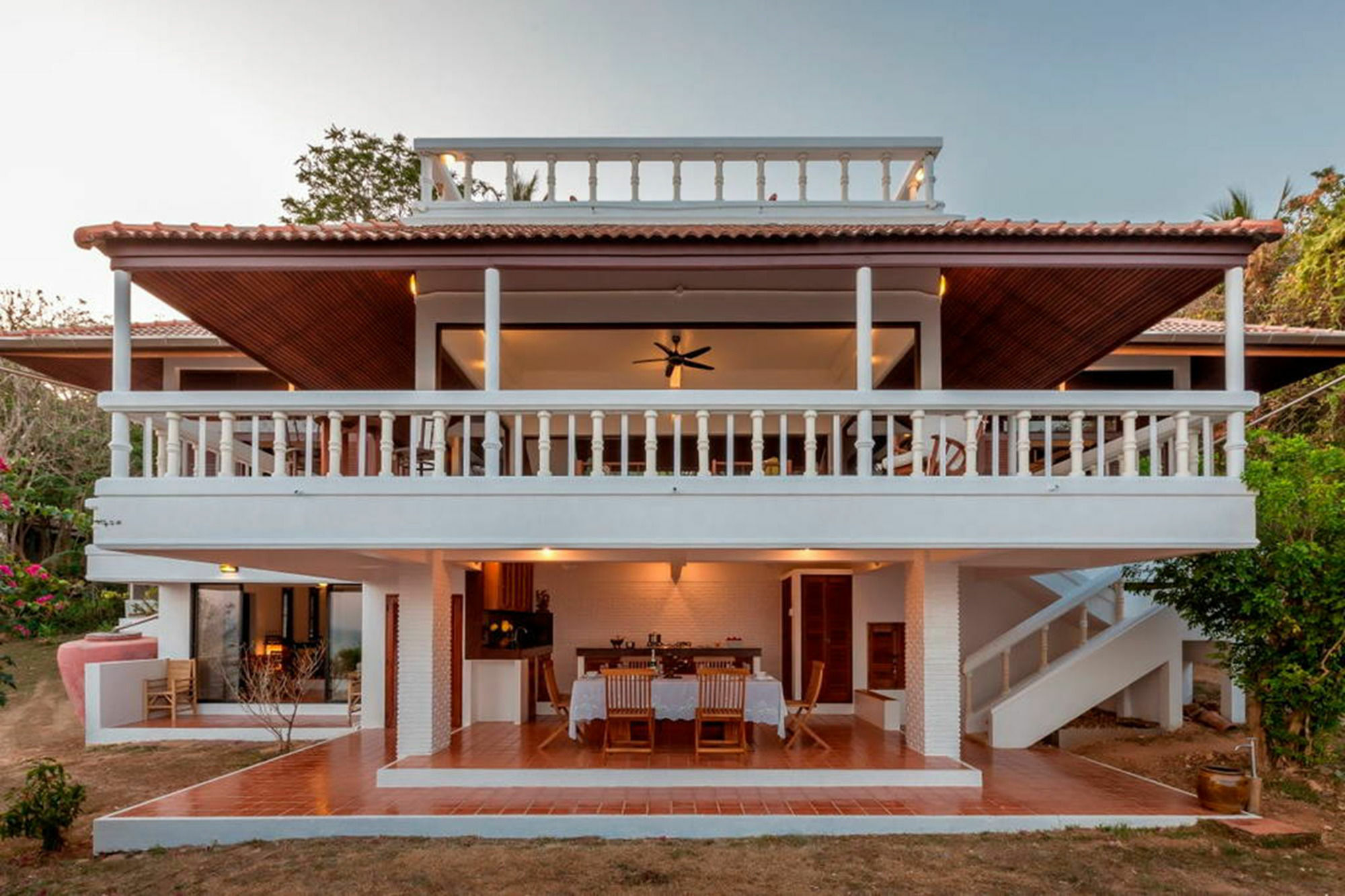 Baan Khunying - Secluded Phuket Beachfront Villa Rawai Exterior photo